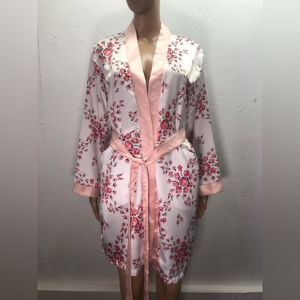 Morgan Lane pink and white floral robe